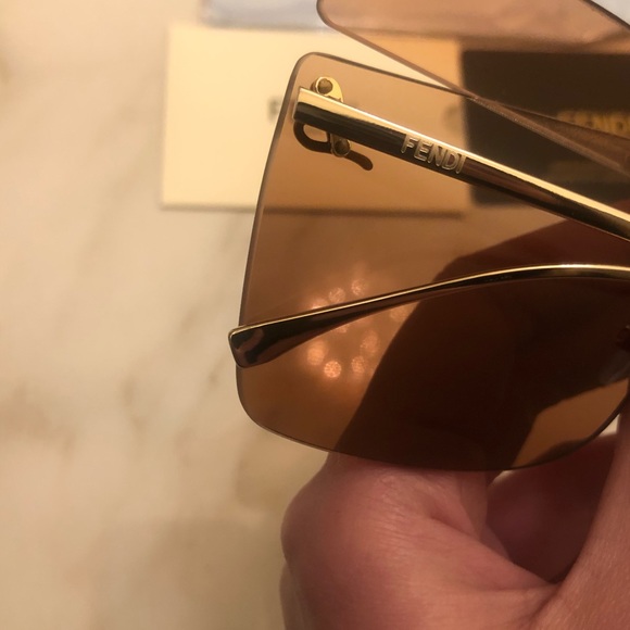 ?NEW FENDI BUTTERFLY SUNGLASSES ? main image 5